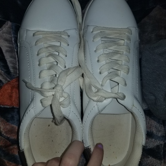 SHOES - Picture 2 of 4